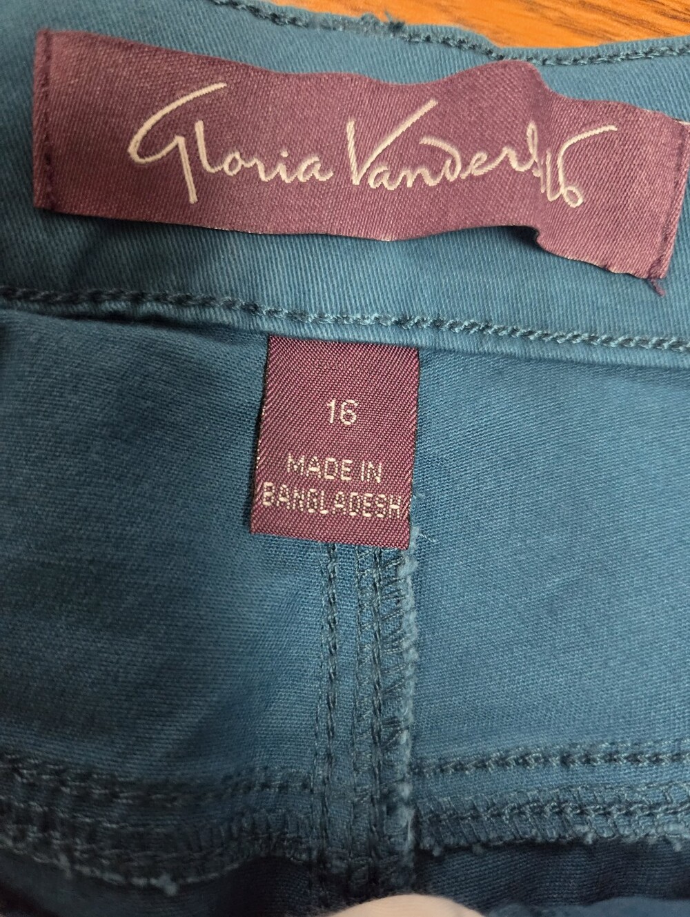 NWT Amanda 2.0 By Gloria Vanderbilt Ink Blue Size 16 Short Pants - Picture 3 of 12